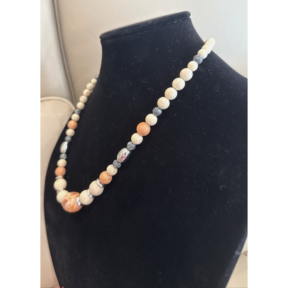 Vintage Avon Desert Sands Beaded Necklace Marbleized Peach Acrylic Ivory 80s 23" - Picture 2 of 5